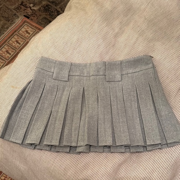 With Jean Hudson pleated skirt - Picture 4 of 4